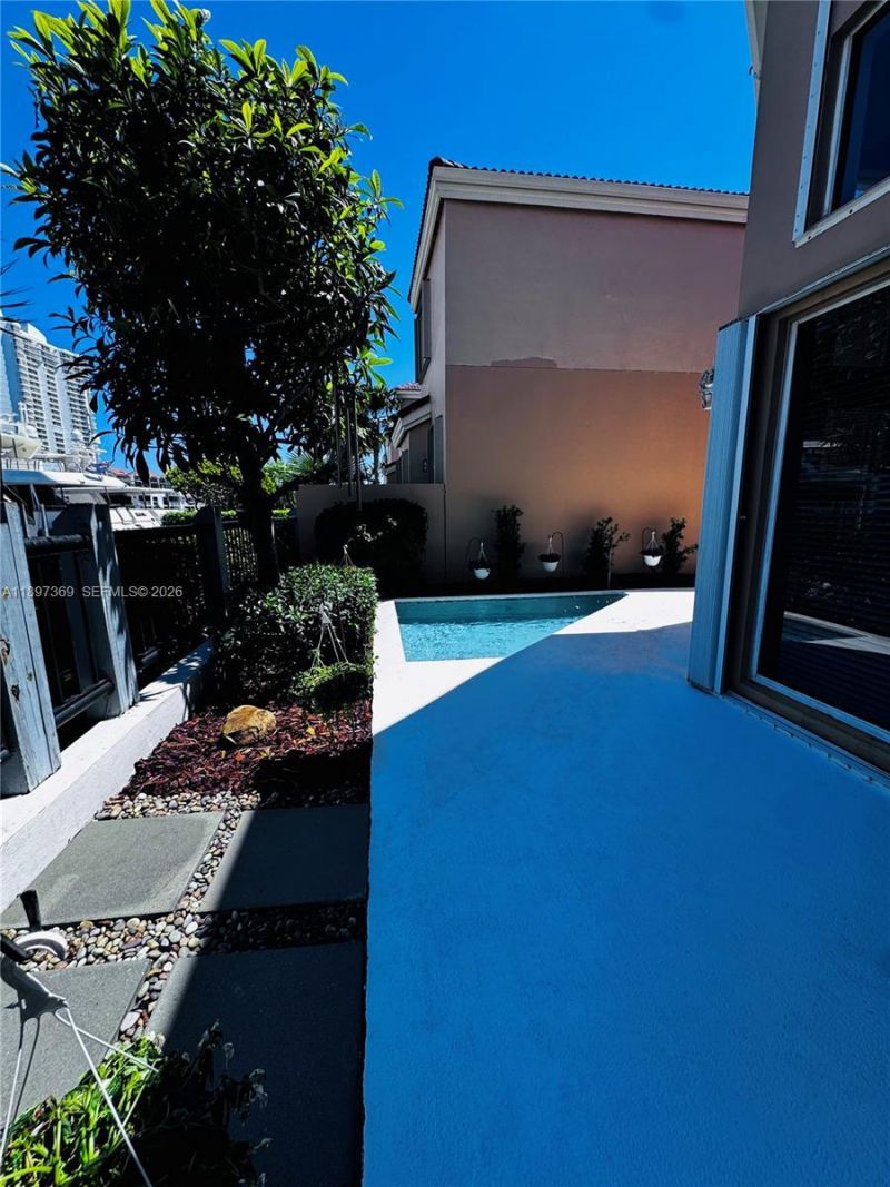 3699 NE 208th Ter, Aventura, FL 33180 Photo