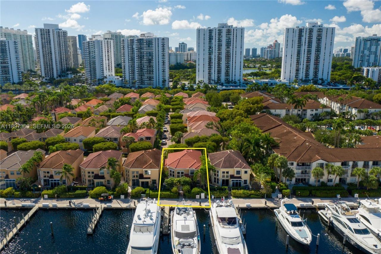 3699 NE 208th Ter, Aventura, FL 33180 Photo