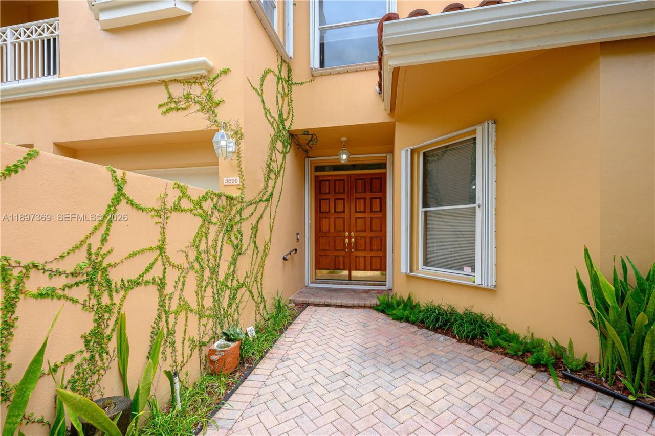 3699 NE 208th Ter, Aventura, FL 33180 Photo