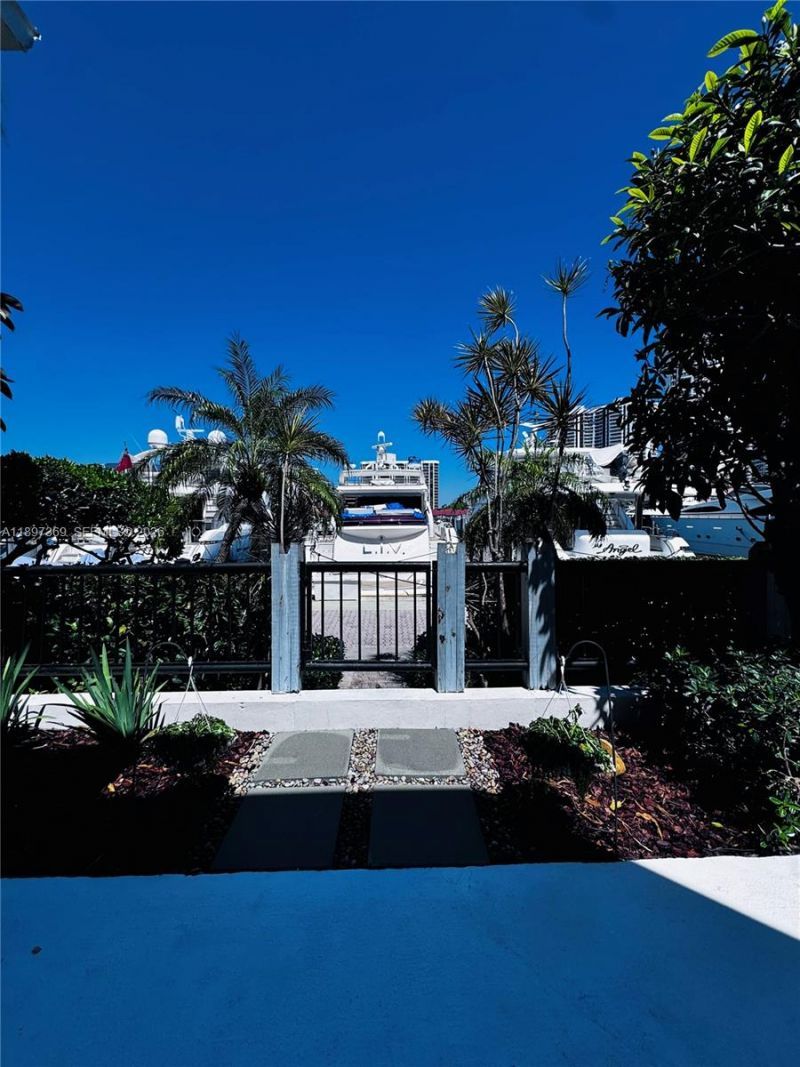 3699 NE 208th Ter, Aventura, FL 33180 Photo