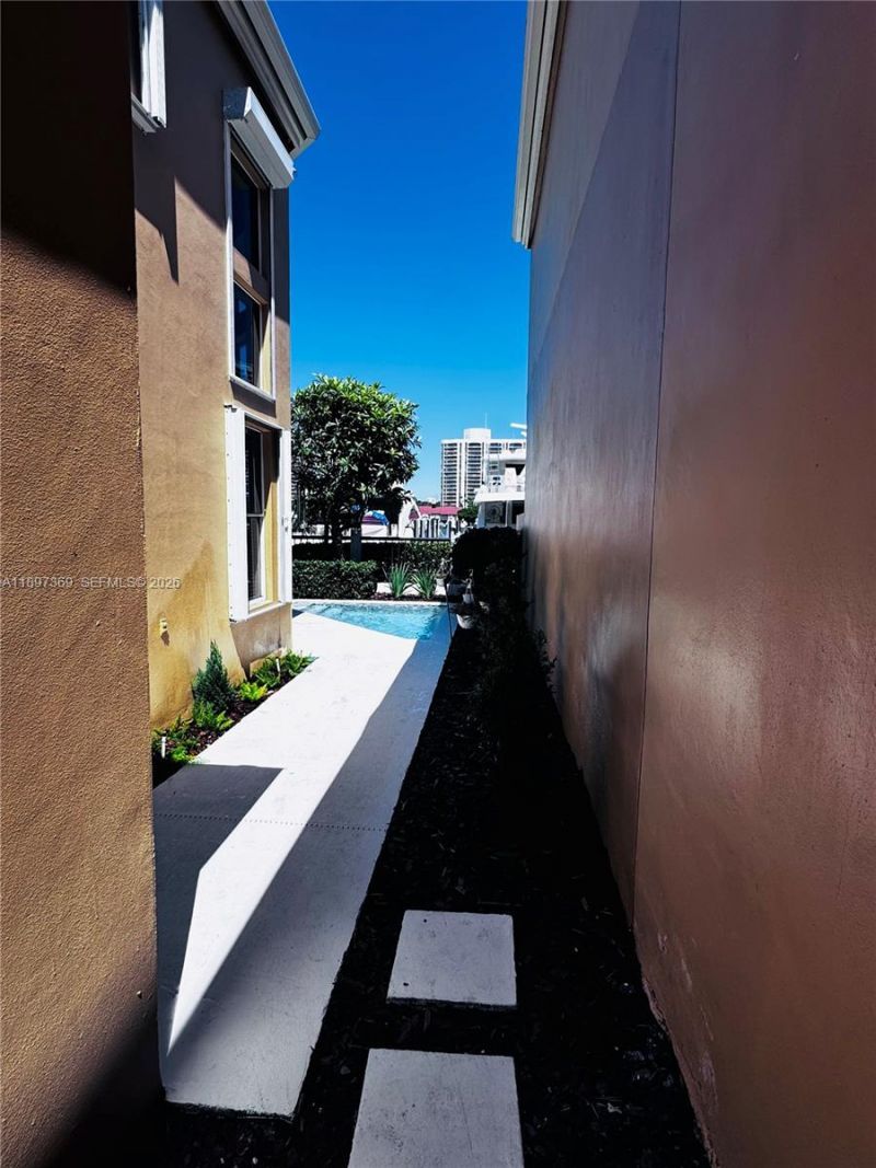 3699 NE 208th Ter, Aventura, FL 33180 Photo