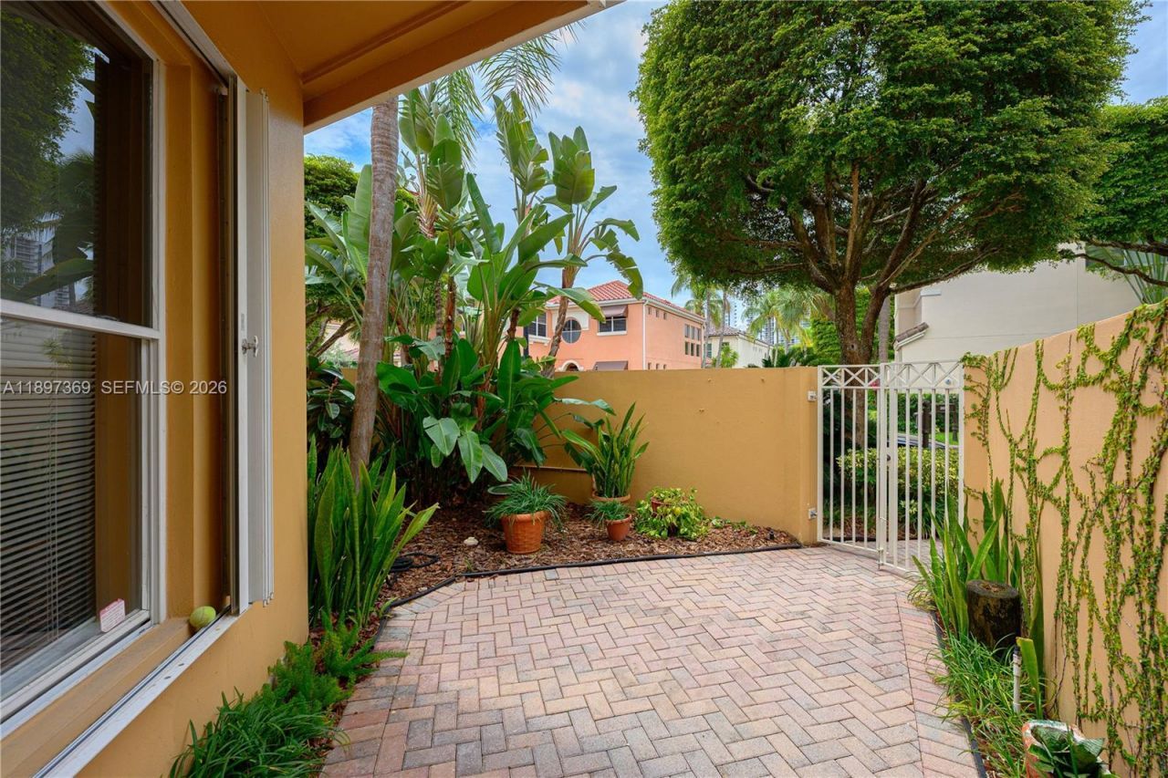 3699 NE 208th Ter, Aventura, FL 33180 Photo