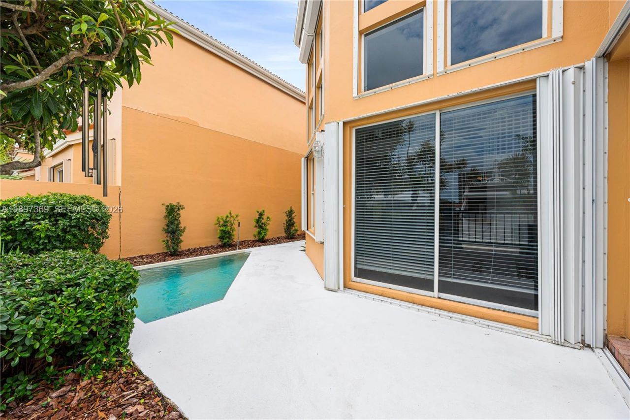 3699 NE 208th Ter, Aventura, FL 33180 Photo
