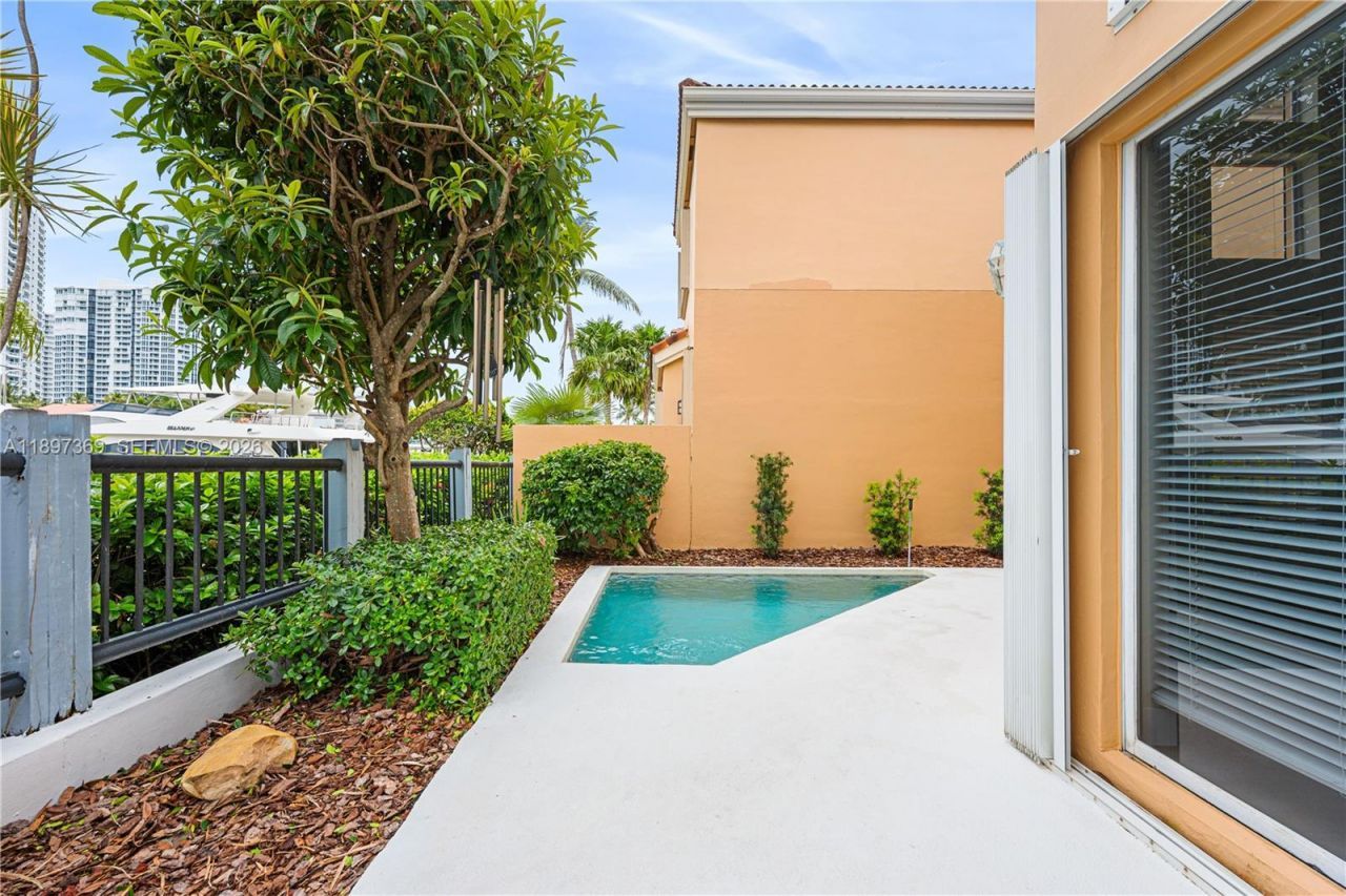 3699 NE 208th Ter, Aventura, FL 33180 Photo