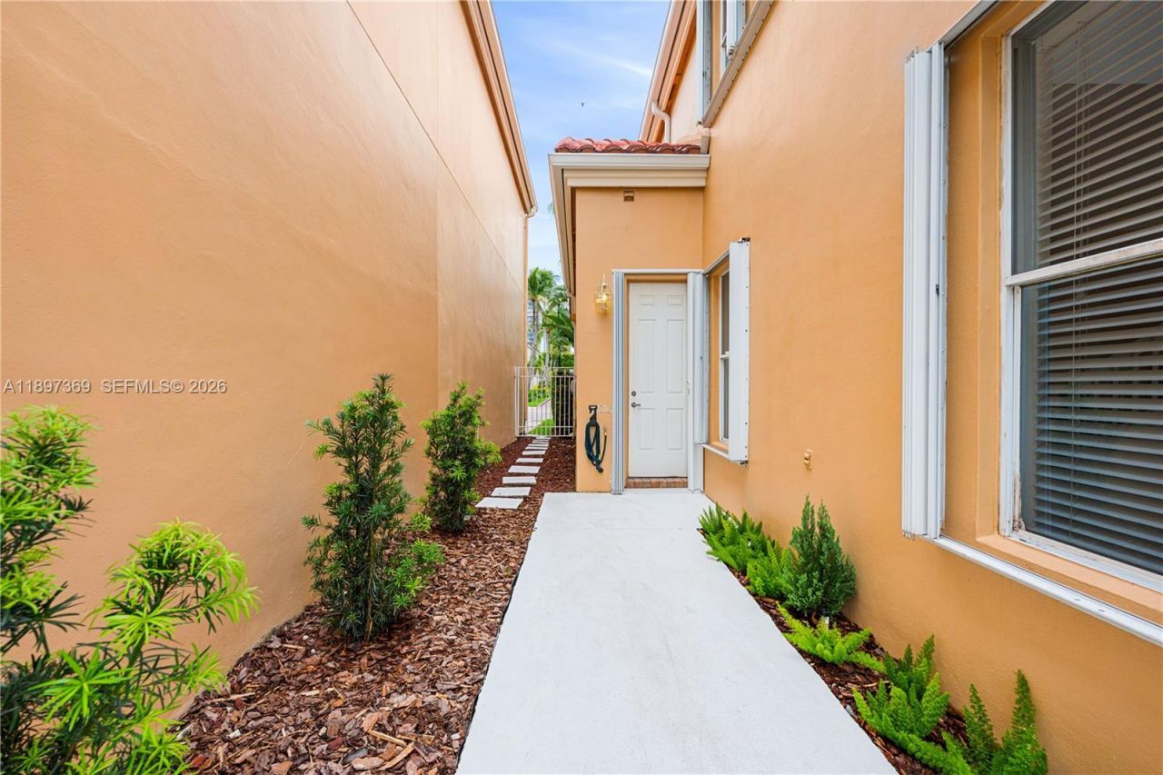 3699 NE 208th Ter, Aventura, FL 33180 Photo