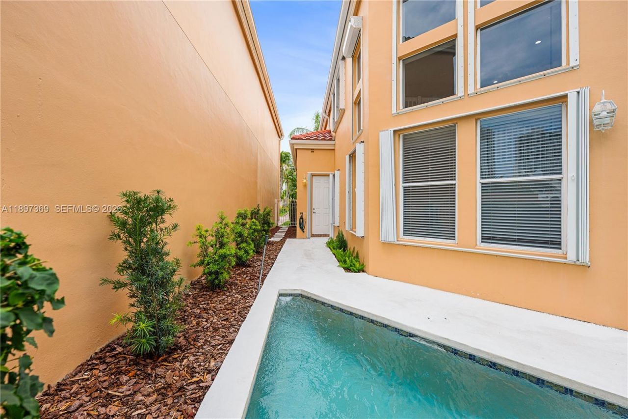 3699 NE 208th Ter, Aventura, FL 33180 Photo