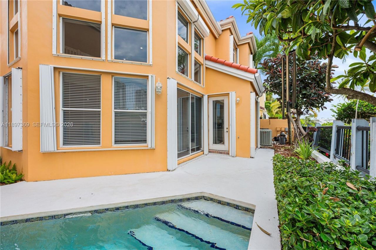 3699 NE 208th Ter, Aventura, FL 33180 Photo