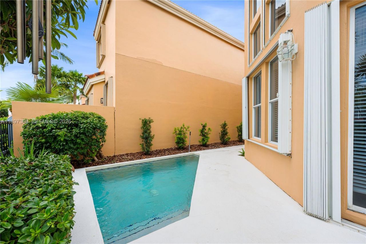 3699 NE 208th Ter, Aventura, FL 33180 Photo