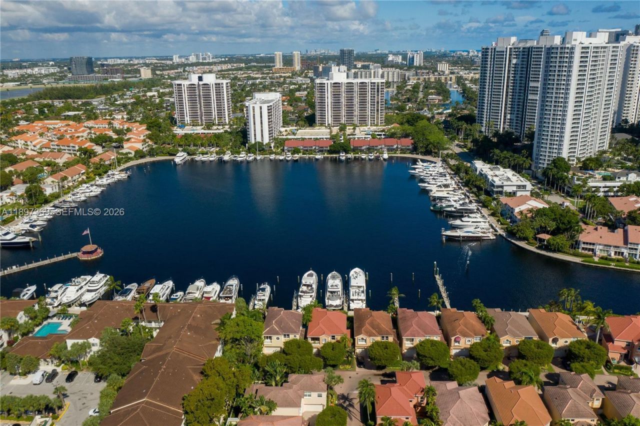3699 NE 208th Ter, Aventura, FL 33180 Photo