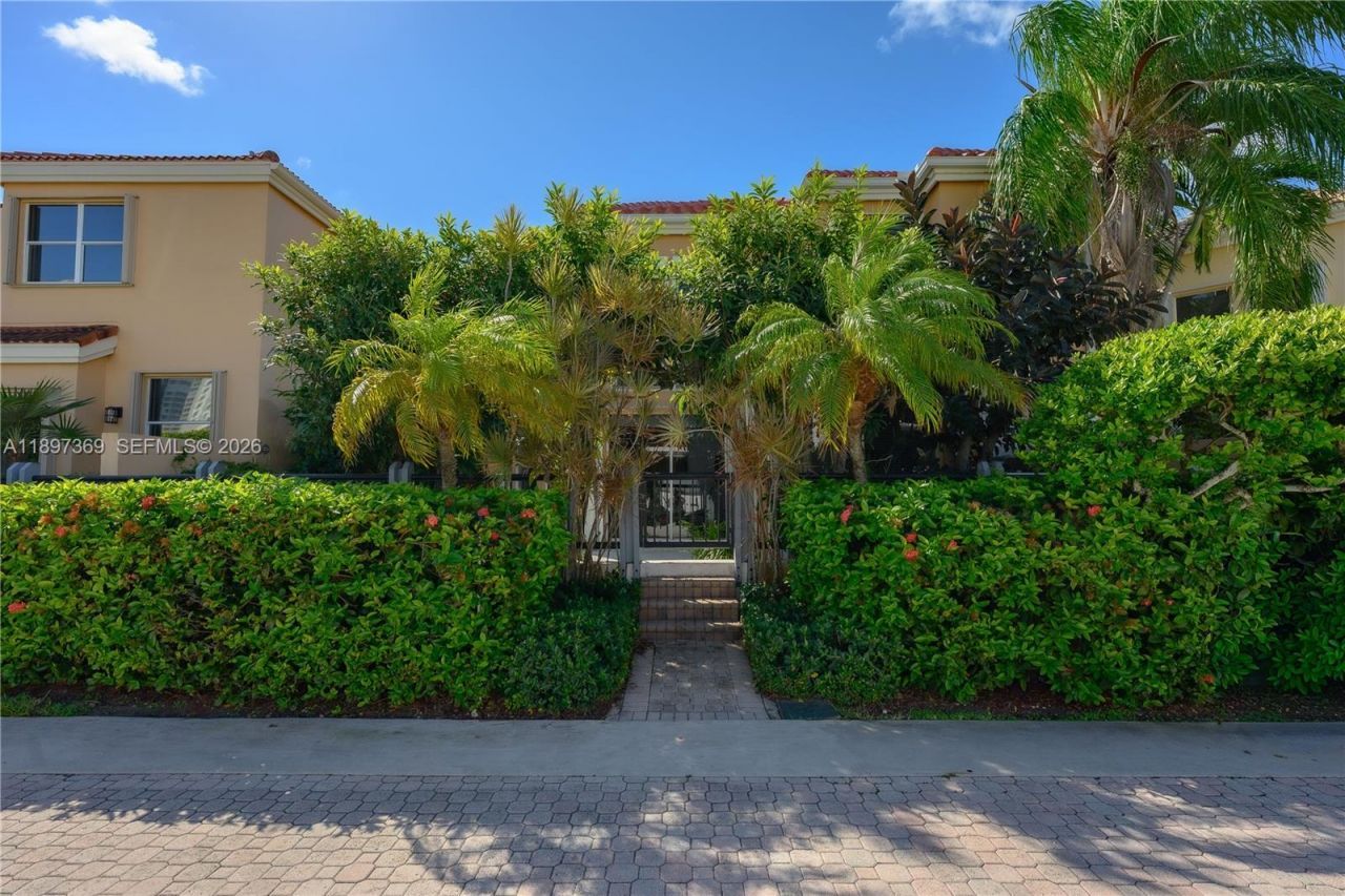 3699 NE 208th Ter, Aventura, FL 33180 Photo