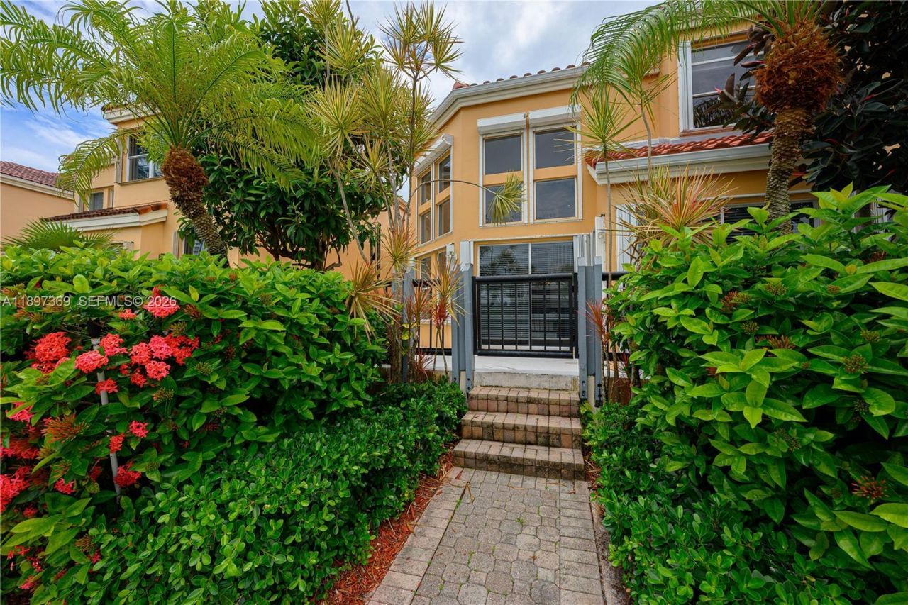3699 NE 208th Ter, Aventura, FL 33180 Photo
