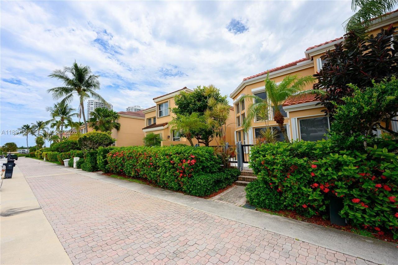3699 NE 208th Ter, Aventura, FL 33180 Photo