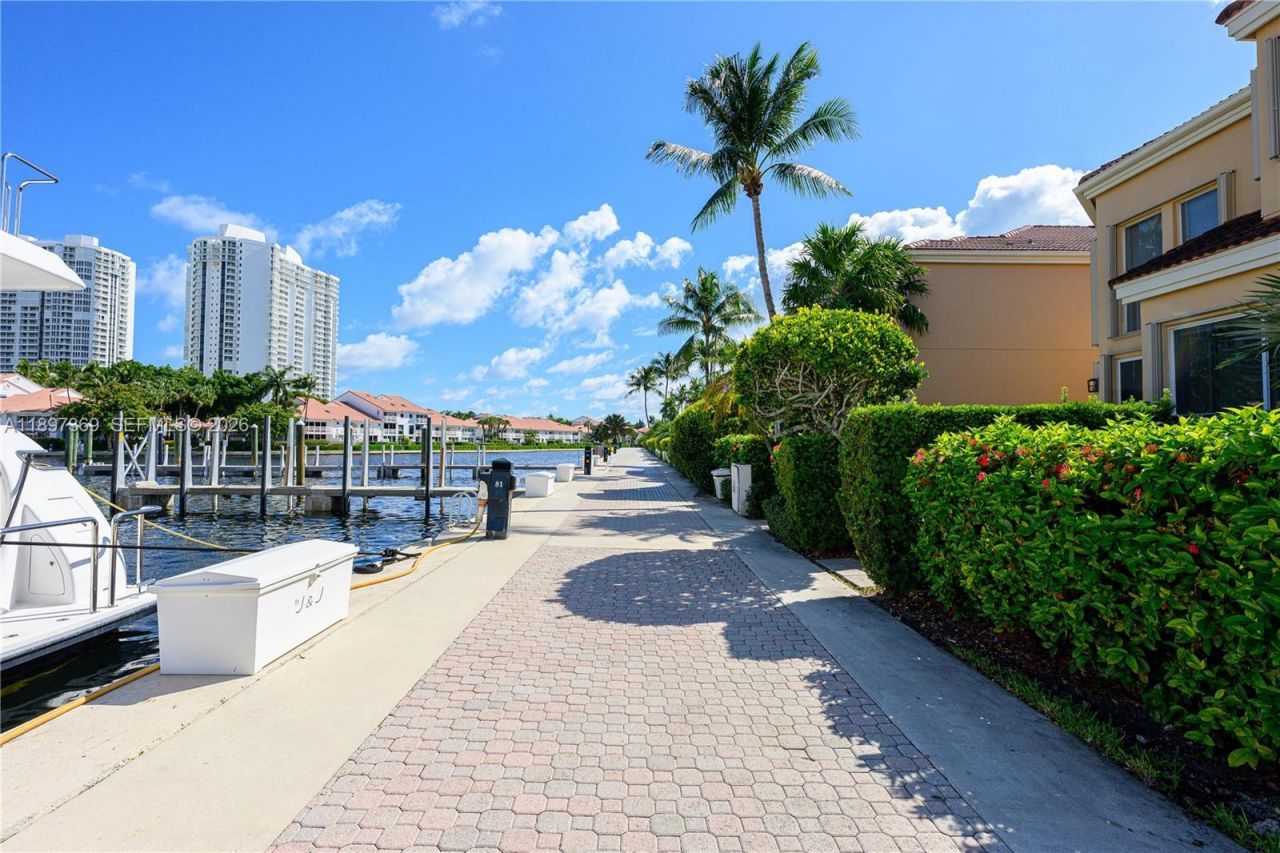 3699 NE 208th Ter, Aventura, FL 33180 Photo