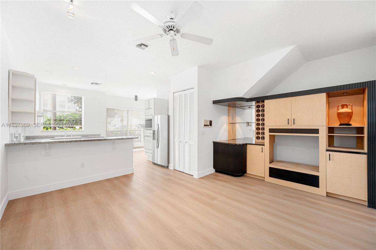 3699 NE 208th Ter, Aventura, FL 33180 Photo