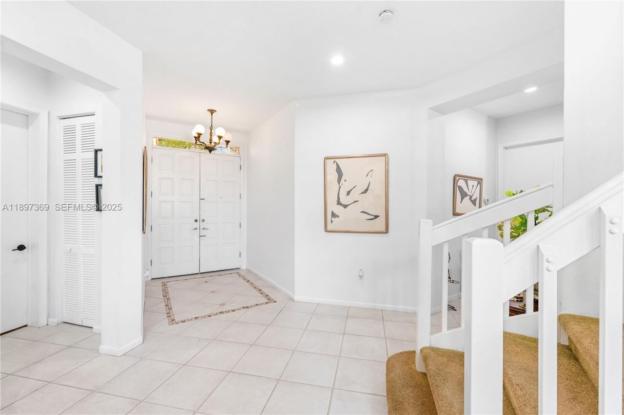 3699 NE 208th Ter, Aventura, FL 33180 Photo