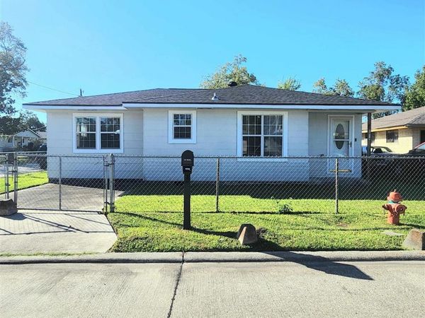 2014 Pinehurst Street, Lake Charles, LA 70601