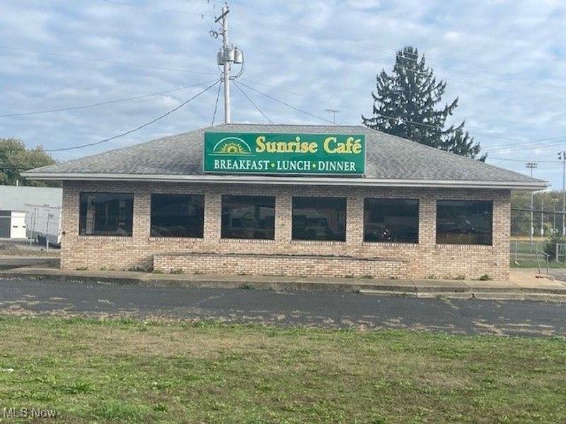 3020 Harrisburg Road NE, Canton, OH 44705 Photo 1