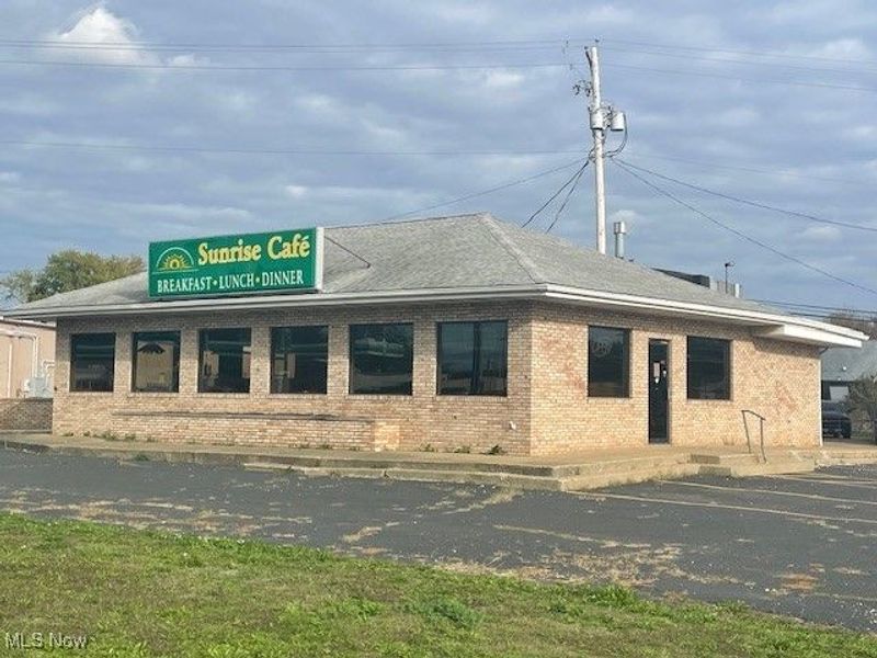 3020 Harrisburg Road NE, Canton, OH 44705 Photo 2