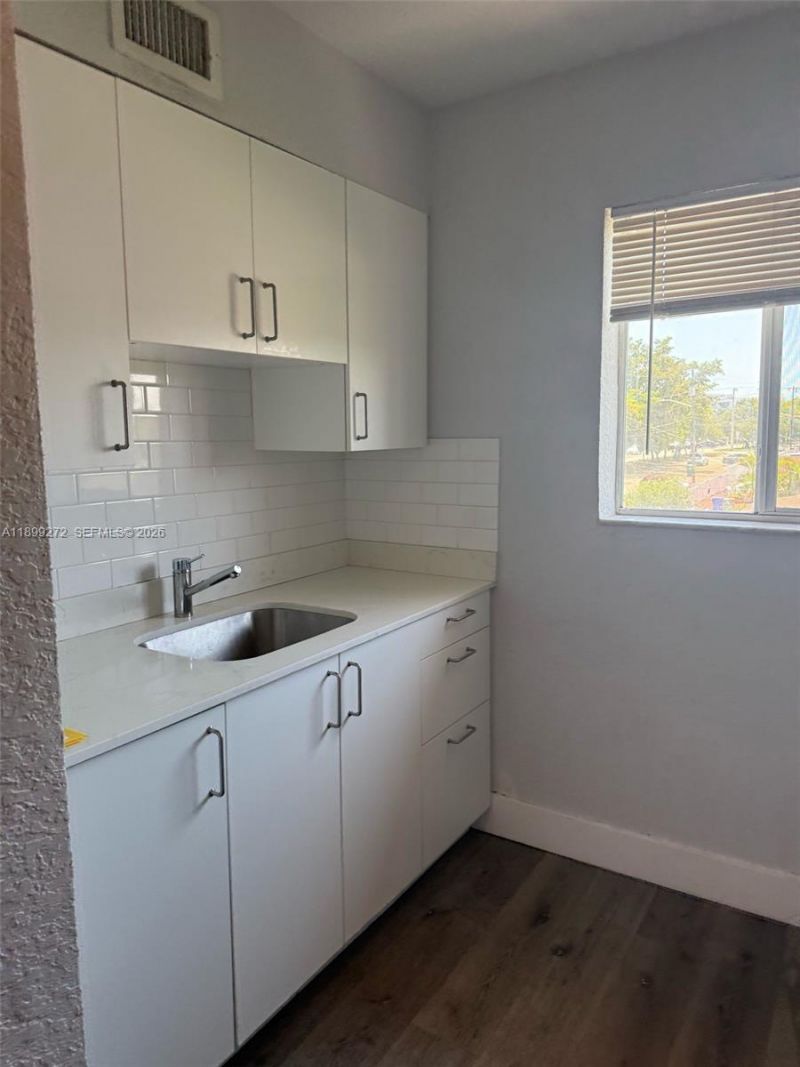 2330 NW 11th St, Unit 46, Miami, FL 33125 Photo