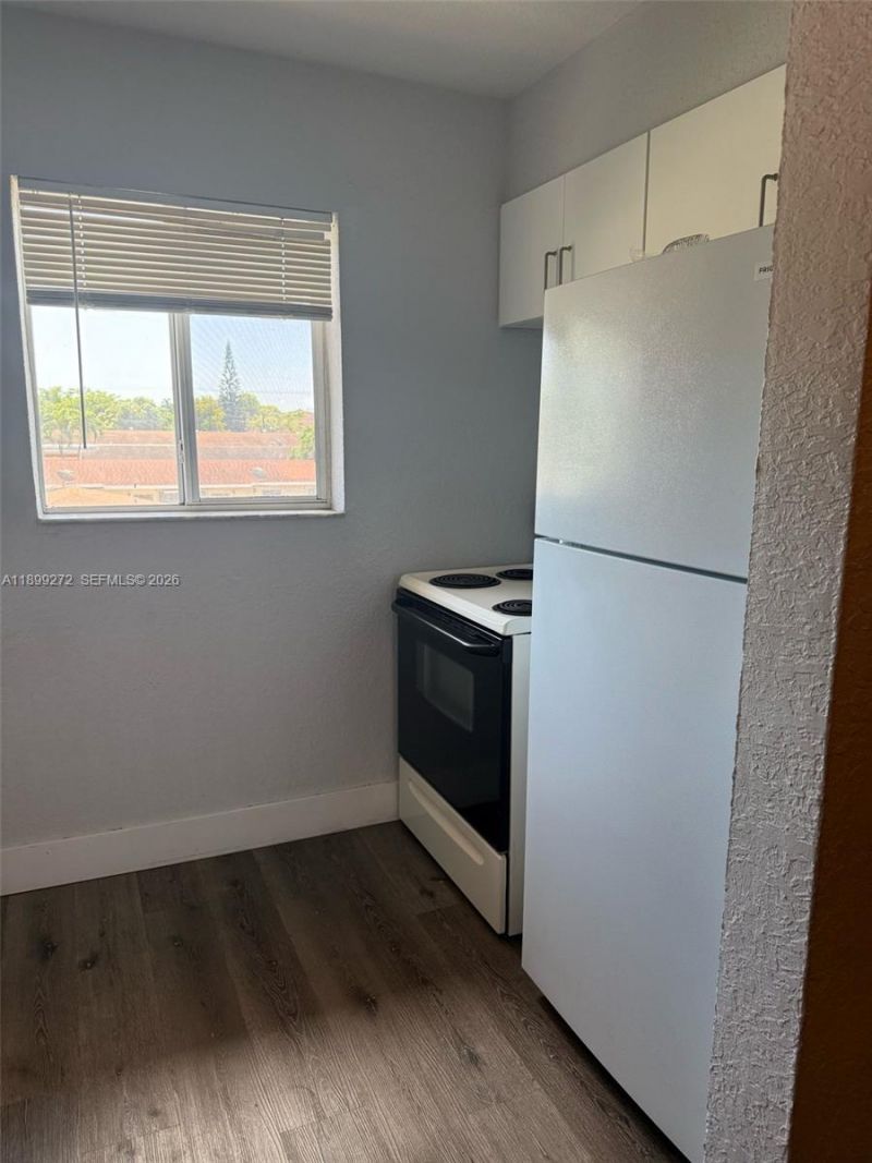 2330 NW 11th St, Unit 46, Miami, FL 33125 Photo
