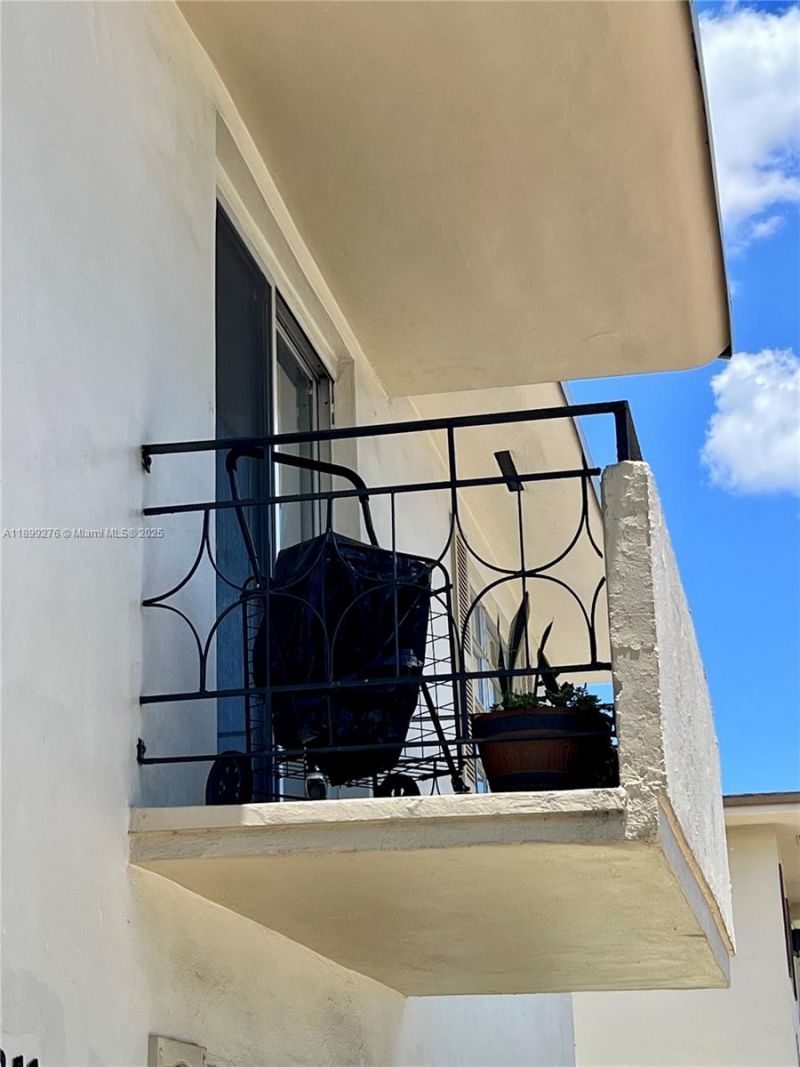 855 W 29th St, Unit 11, Hialeah, FL 33012 Photo