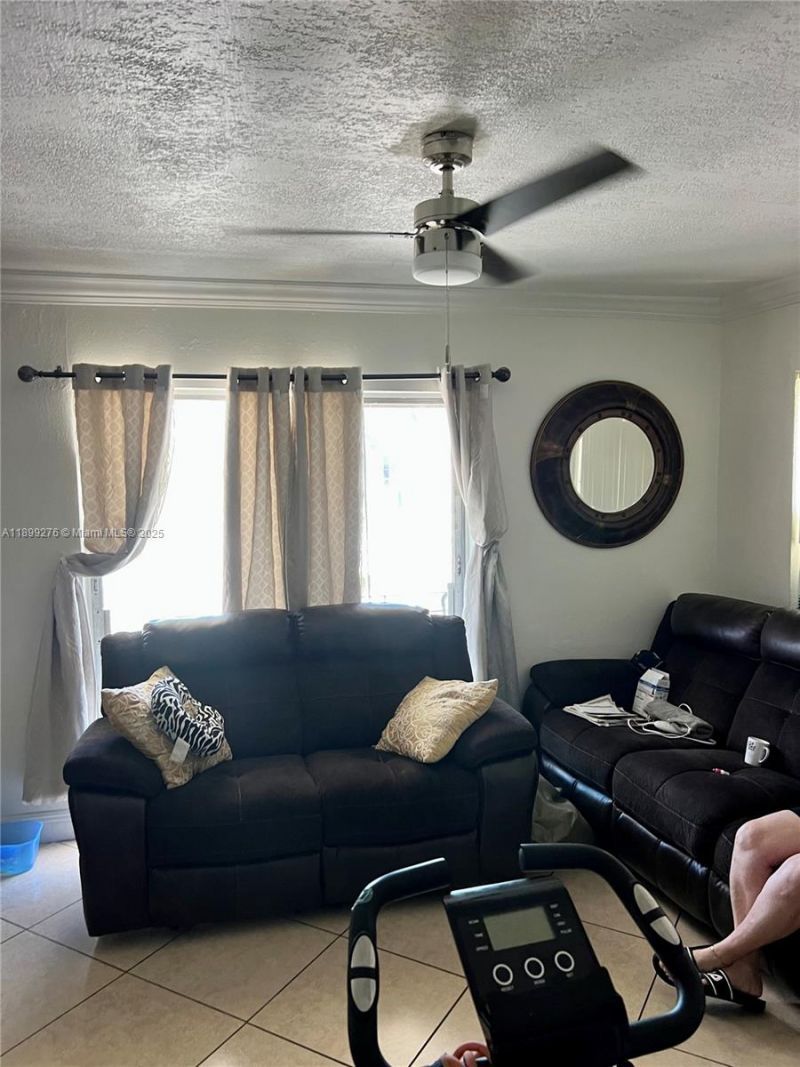 855 W 29th St, Unit 11, Hialeah, FL 33012 Photo