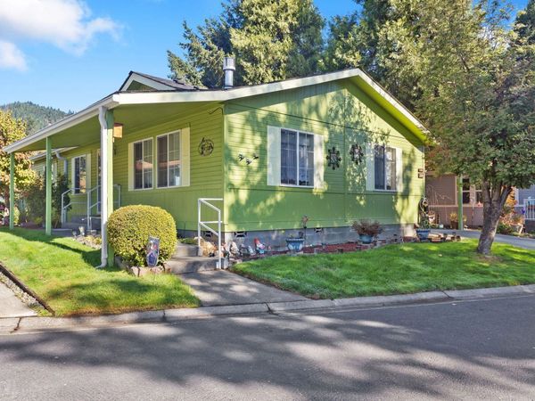 206 NW Creekside Drive, Grants Pass, OR 97526