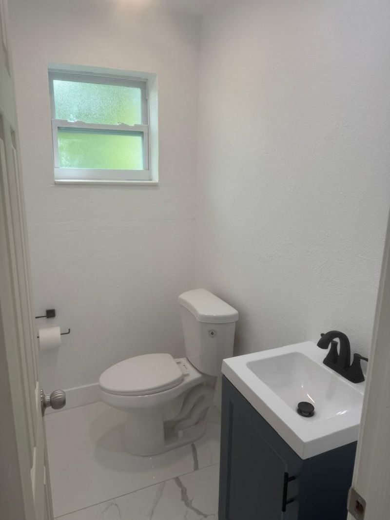 6410 NW Miami Court, Miami, FL 33150 Photo