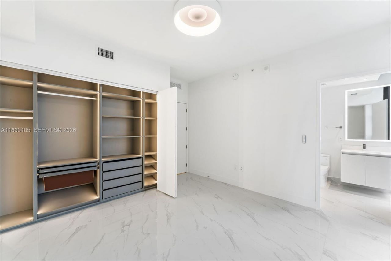 700 NE 24th St, Unit 5401, Miami, FL 33137 Photo