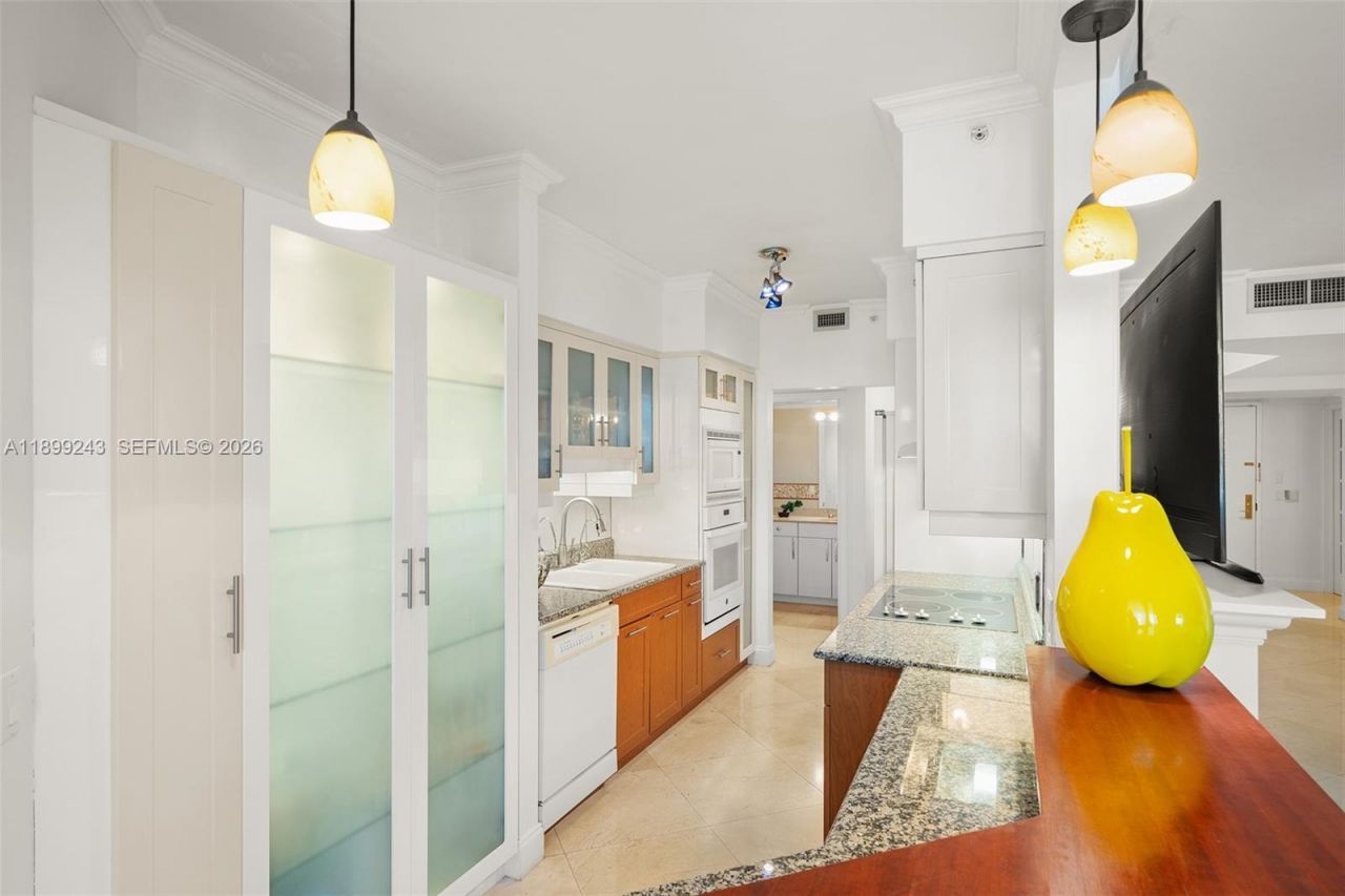 4775 Collins Ave, Unit 1708, Miami Beach, FL 33140 Photo