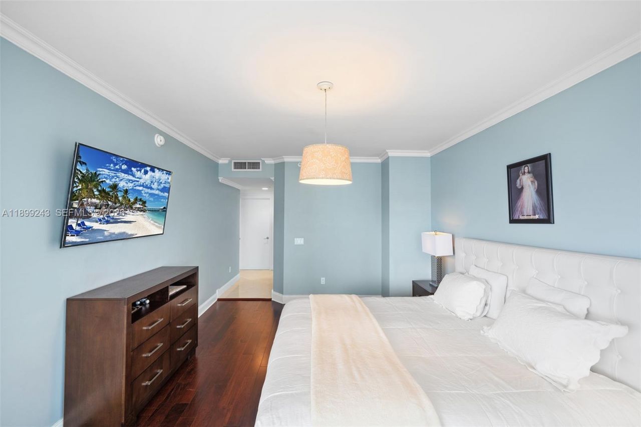 4775 Collins Ave, Unit 1708, Miami Beach, FL 33140 Photo