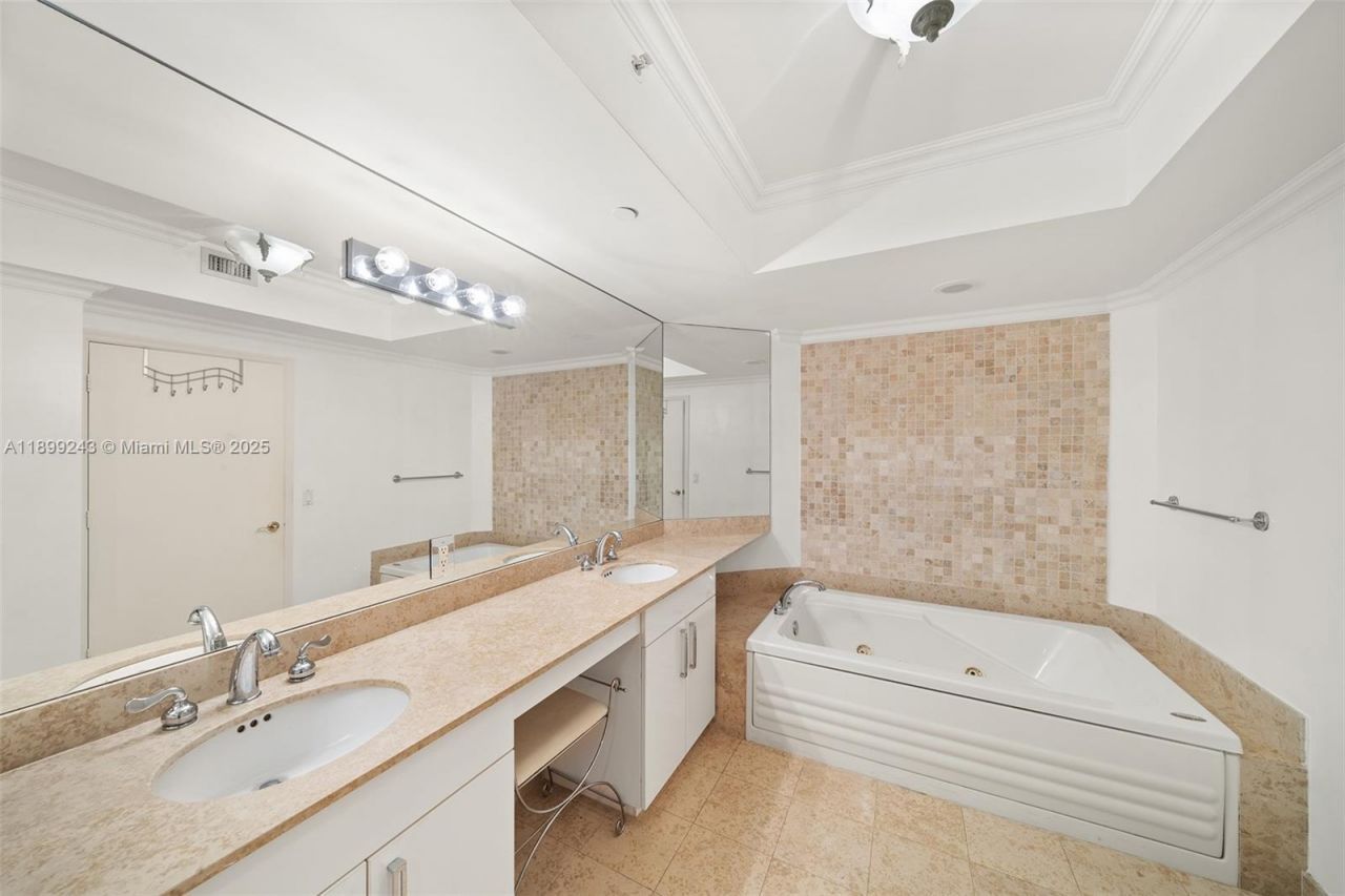 4775 Collins Ave, Unit 1708, Miami Beach, FL 33140 Photo