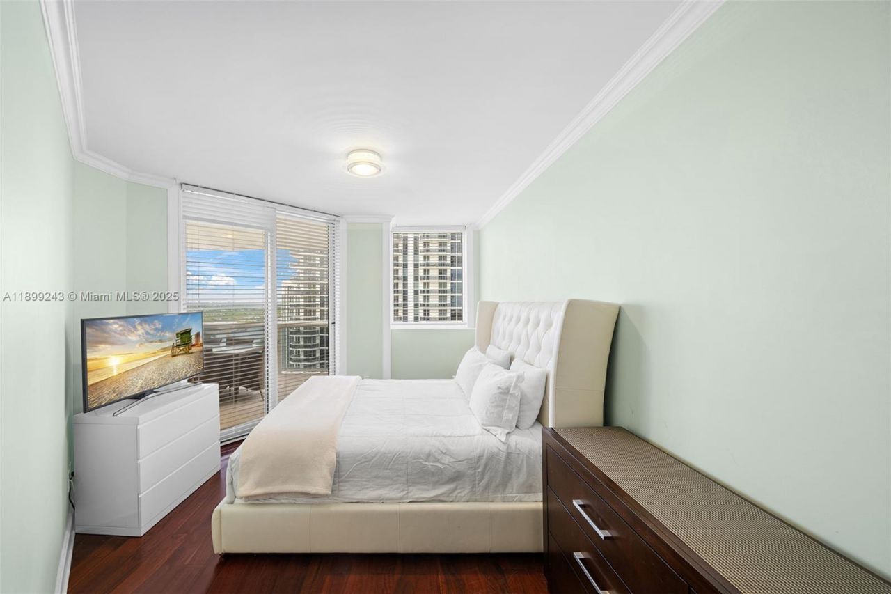 4775 Collins Ave, Unit 1708, Miami Beach, FL 33140 Photo