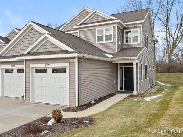 2269 Watertown Way NE, Grand Rapids, MI 49505