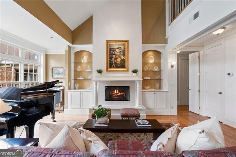 77 Peachtree Place Ne, Unit 608, Atlanta, GA 30309 Main Photo