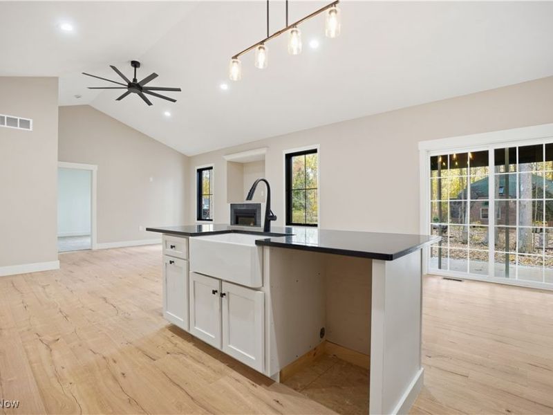 603 Oriole Drive, Roaming Shores, OH 44084 Photo 9