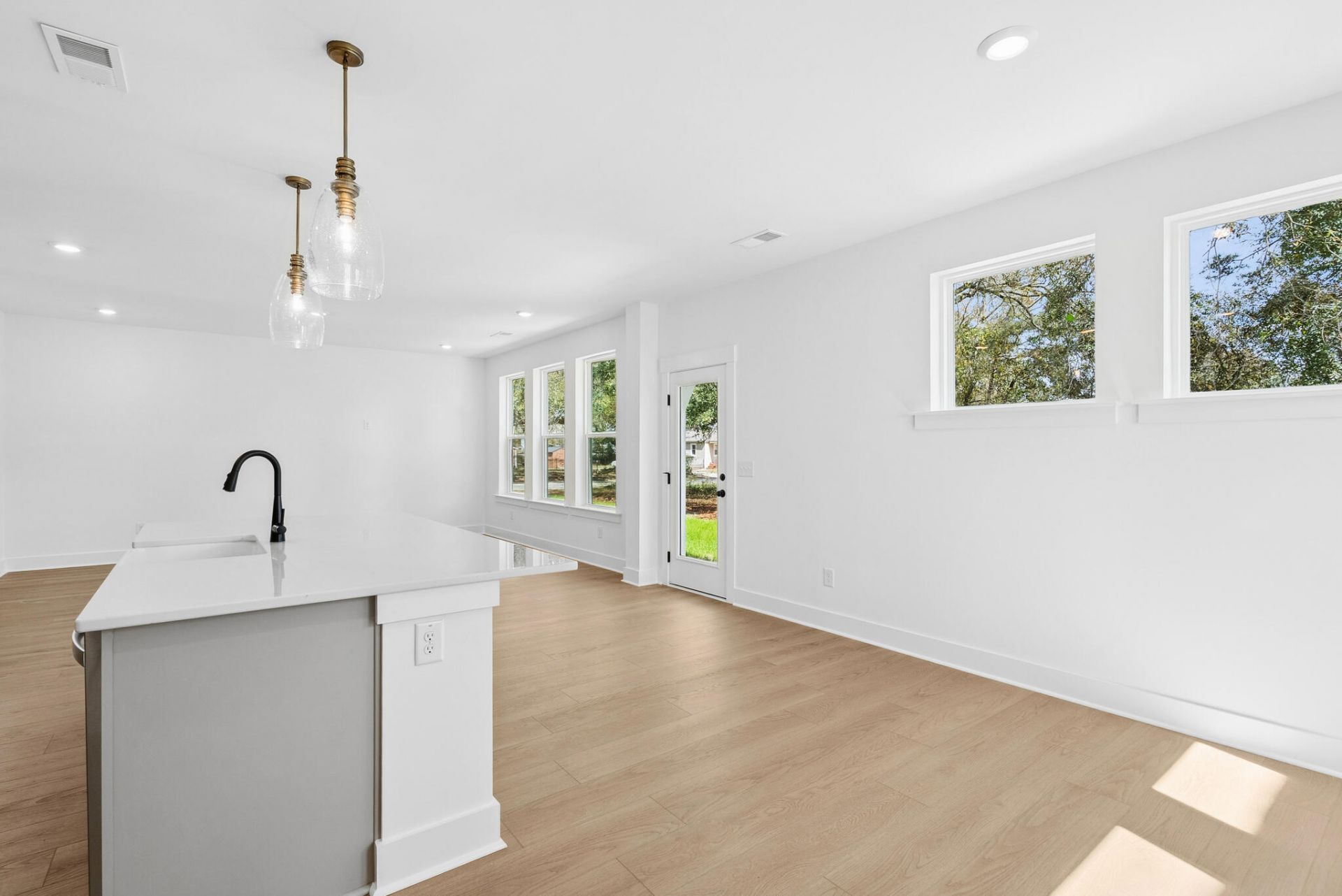 5358 Elder Avenue Photo 13