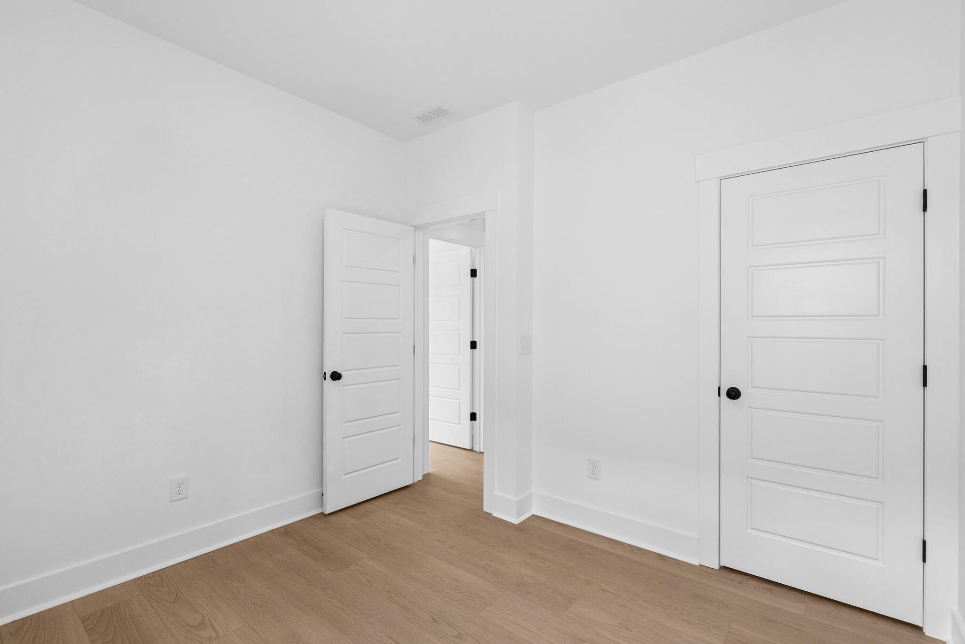 5358 Elder Avenue Photo 30