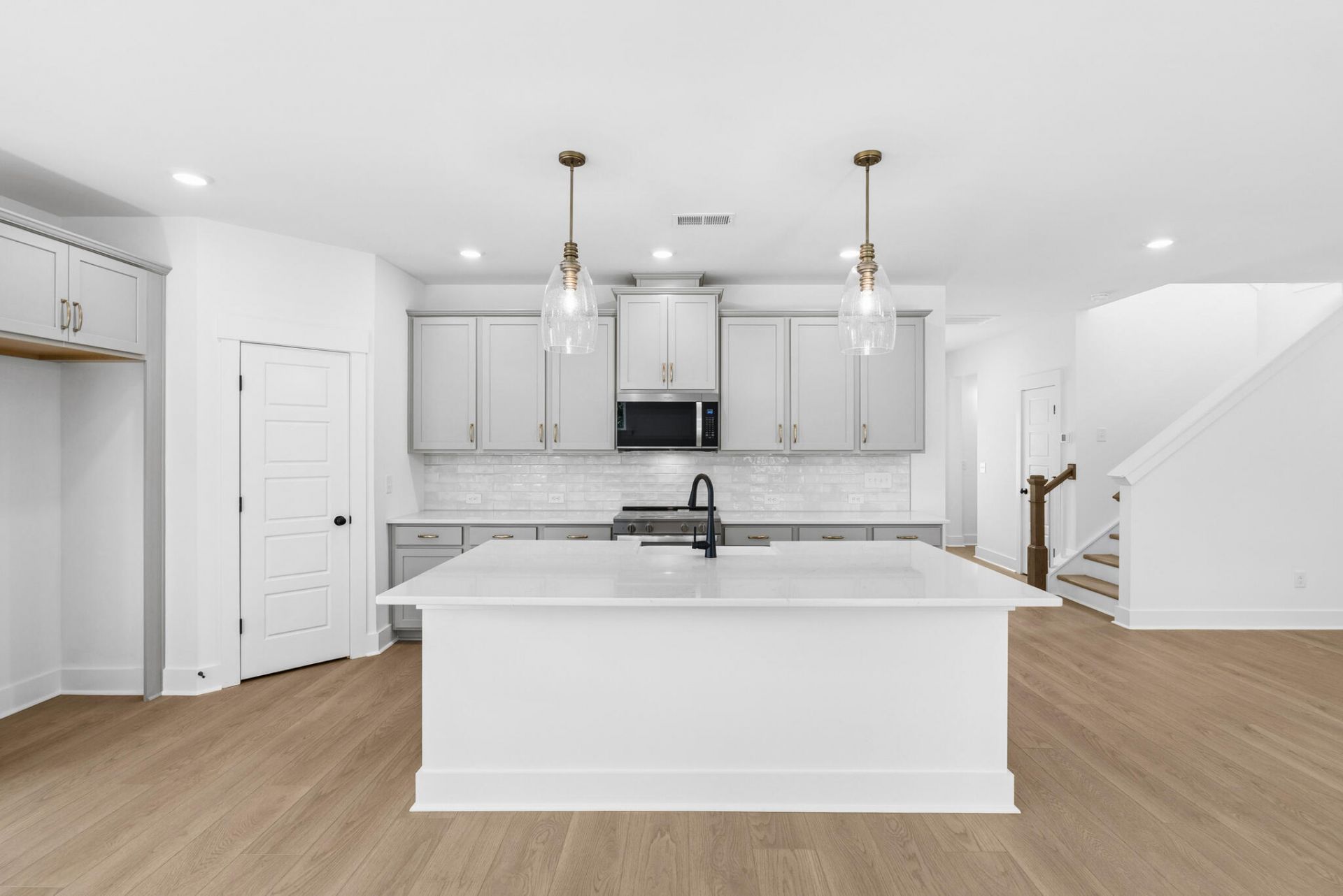 5358 Elder Avenue Photo 8