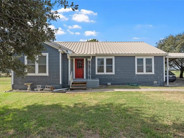 143 Crawford, Mount Calm, TX 76673