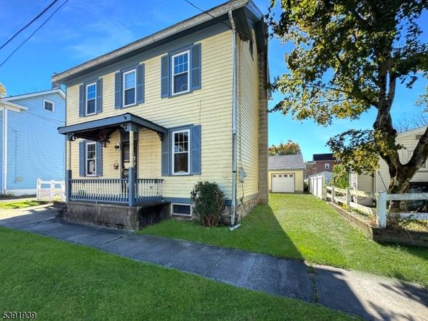 54 Front St, Belvidere, NJ 07823