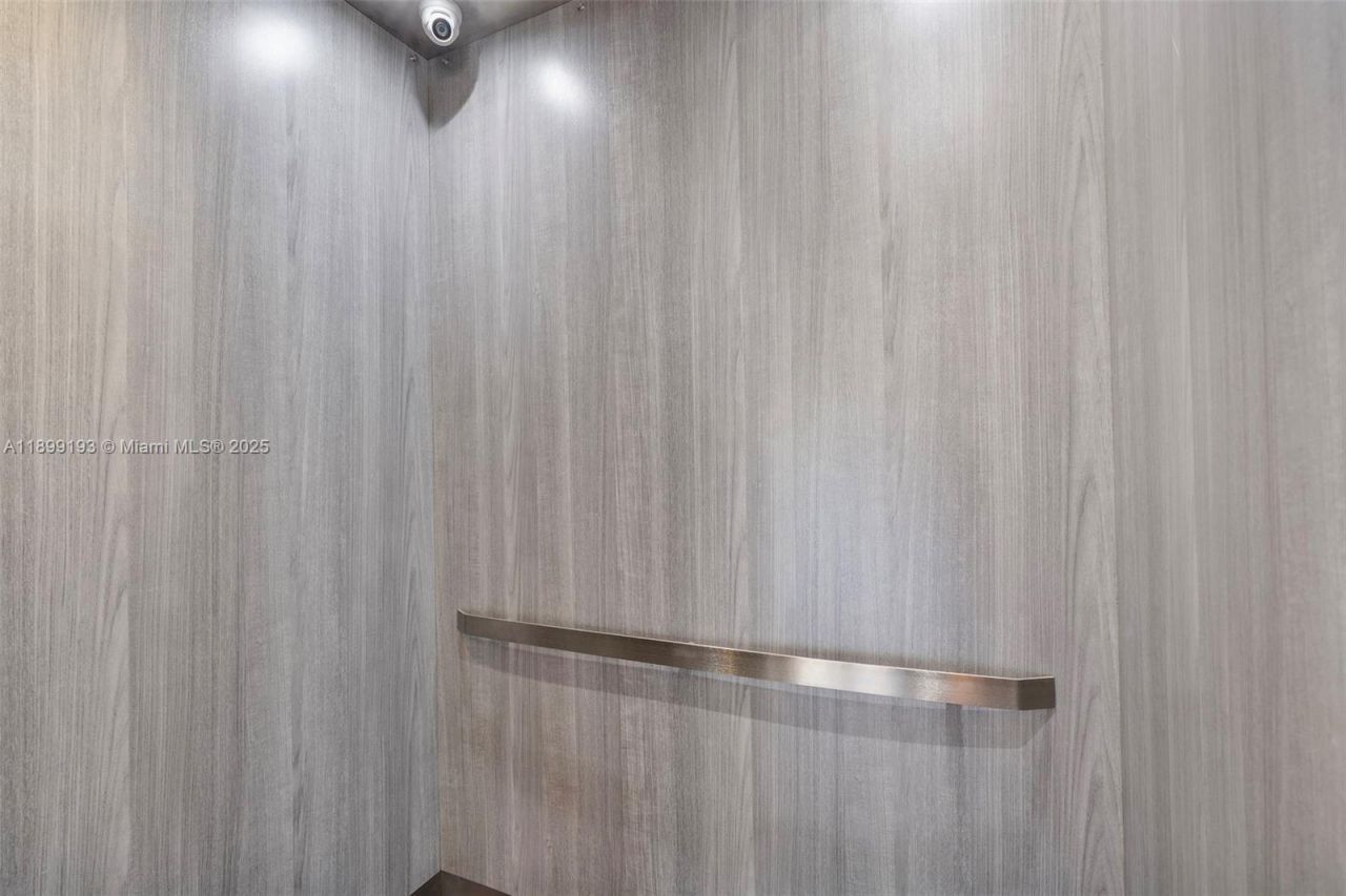 2400 NW 16th St Rd, Miami, FL 33125 Photo