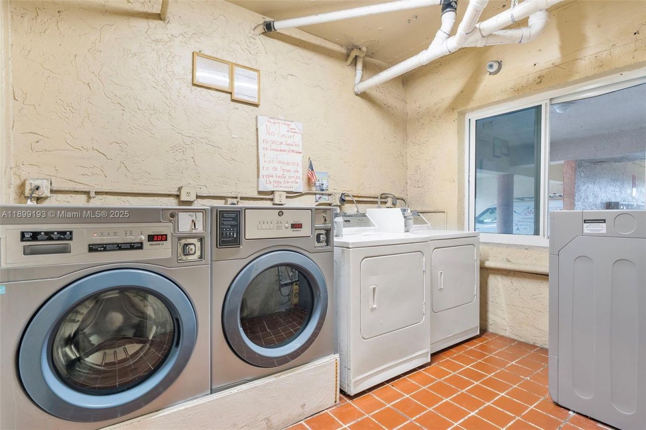 2400 NW 16th St Rd, Miami, FL 33125 Photo