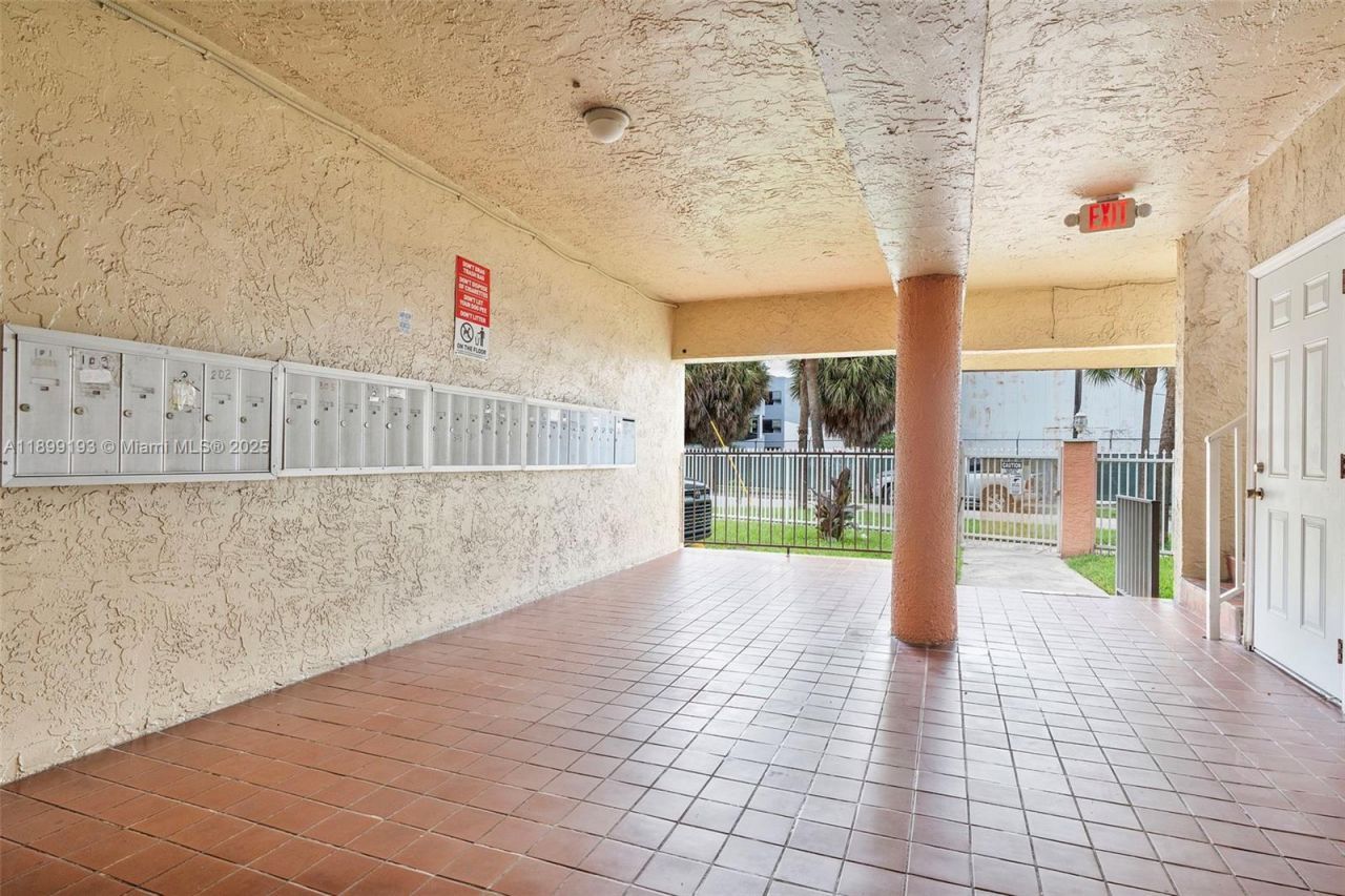 2400 NW 16th St Rd, Miami, FL 33125 Photo