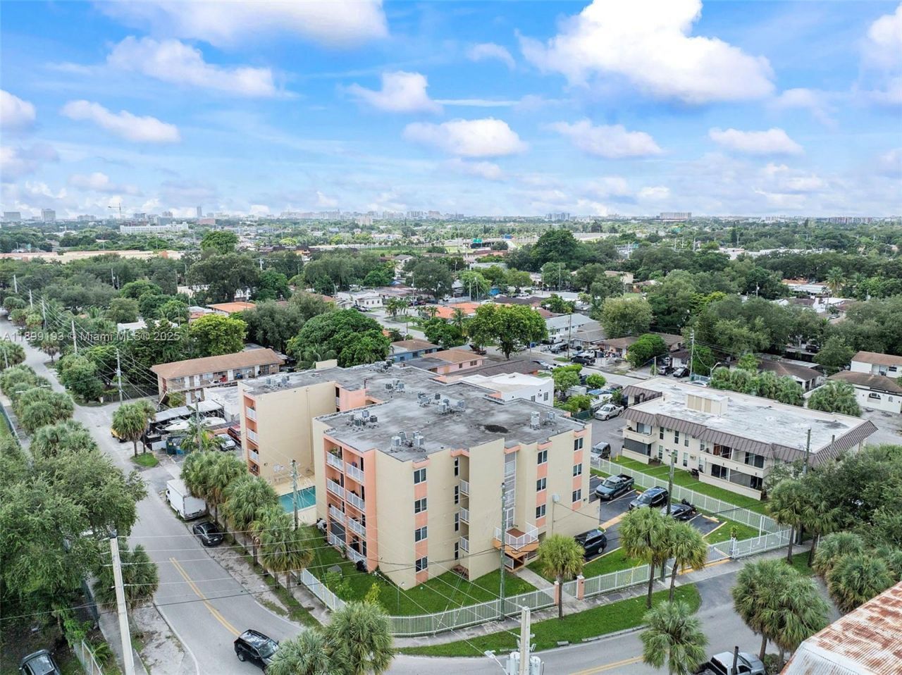 2400 NW 16th St Rd, Miami, FL 33125 Photo