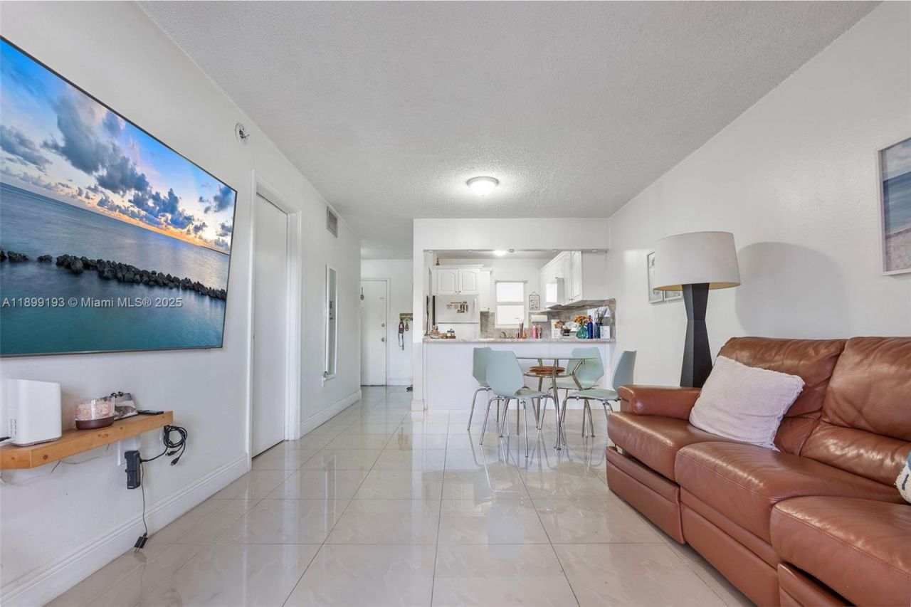 2400 NW 16th St Rd, Miami, FL 33125 Photo