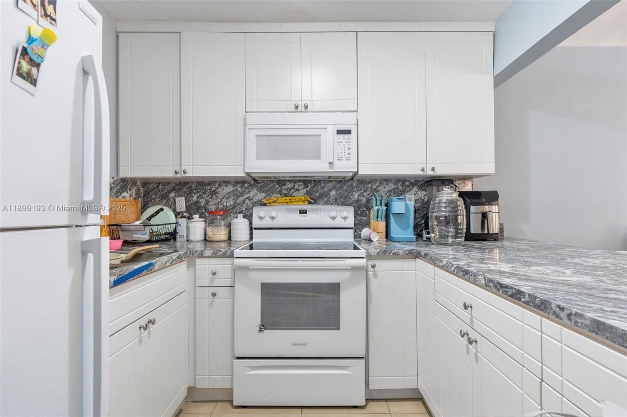 2400 NW 16th St Rd, Miami, FL 33125 Photo