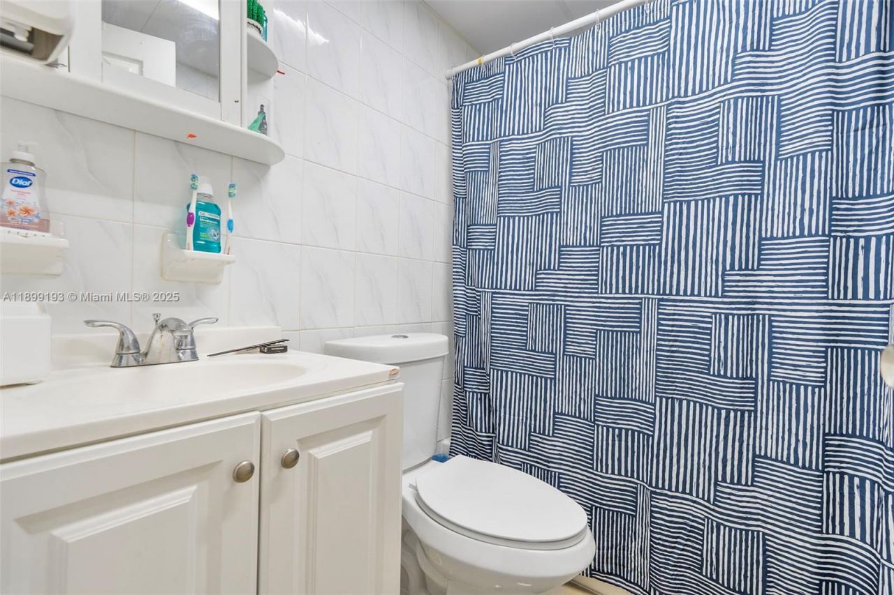 2400 NW 16th St Rd, Miami, FL 33125 Photo