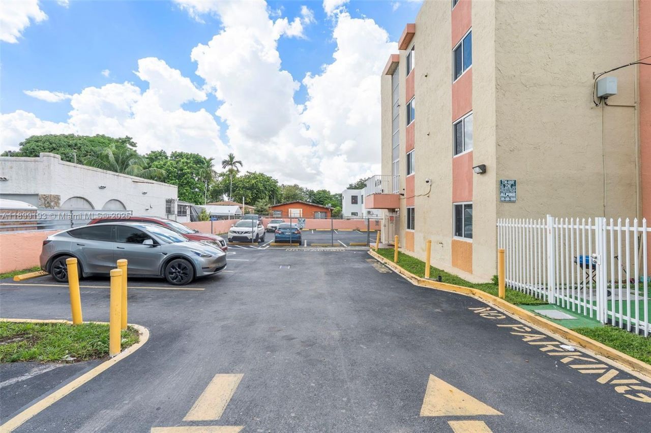 2400 NW 16th St Rd, Miami, FL 33125 Photo