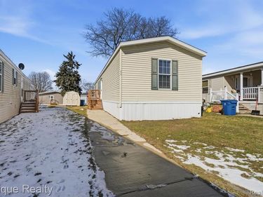 11 Legrand Street, Howell, MI 48843